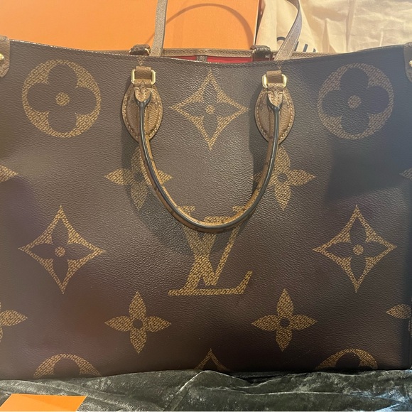 100% Authentic Louis Vuitton Onthego GM - Picture 3 of 11